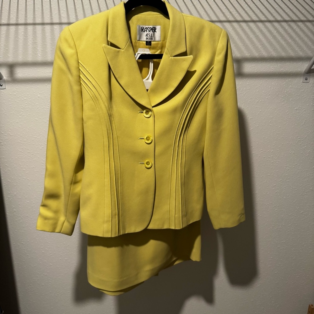 Vintage kasper yellow green blazer skirt suit set size 6 petite